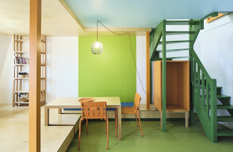 Vibrant blocks of colour enliven the apartment. - Philippe Piron