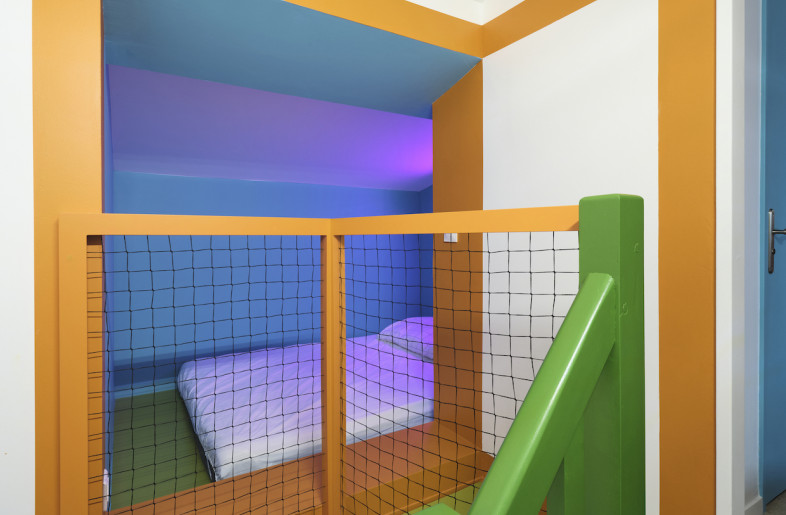 Ambient lighting accentuates the colours. - Philippe Piron