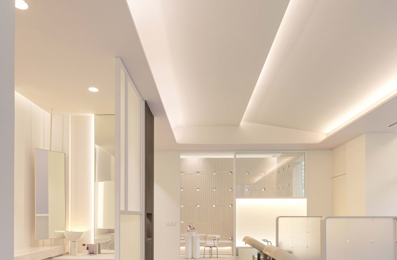 The sunlight coming through the window mixes with the soft indirect lighting to create a comfortable atmosphere. - Yongjoon Choi