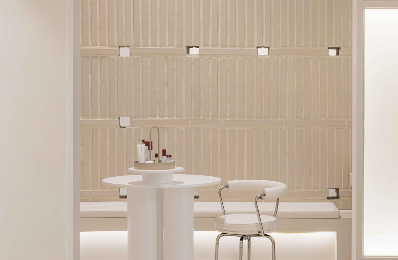 A counseling space where you can freely experience the product - Yongjoon Choi