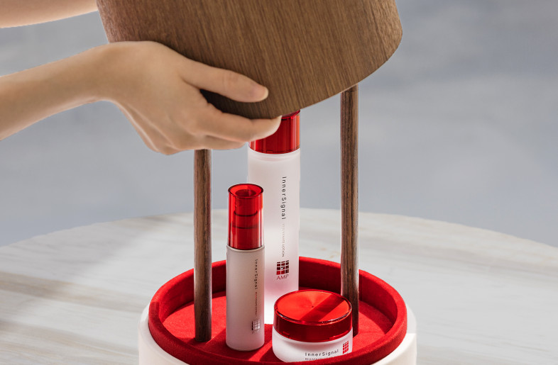 Removable casing showing all products of the inner signal - Yongjoon Choi