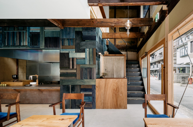 Wood panels dyed in indigo in the kitchen and washi paper applied to the countertops were completed by local artisans. - Yoshiro Masuda