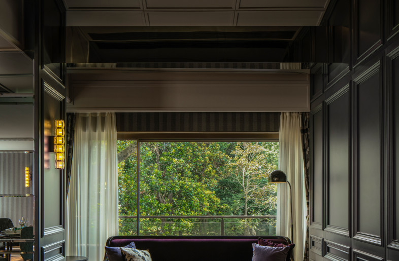 13 Private room window scene - Chuan He