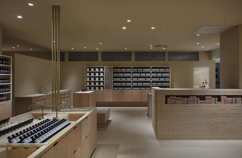All interior material is in beige. - Kenata Hasegawa