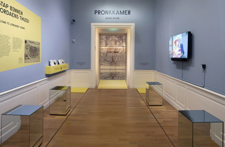 The entrance to the showroom - Arie de Leeuw